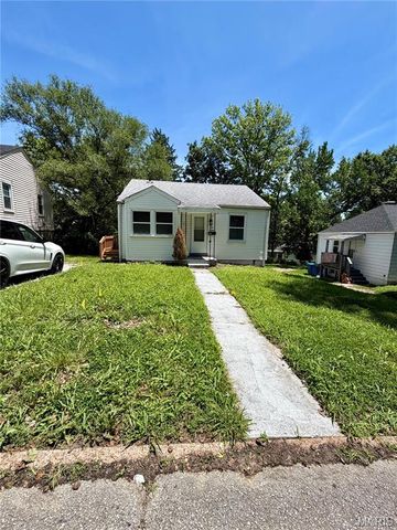 7121 Lamont Drive, Flordell Hills, MO 63136