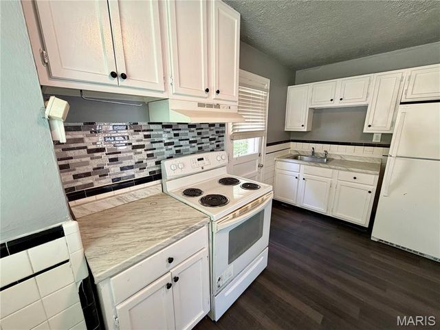 7121 Lamont Drive, Flordell Hills, MO 63136