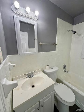 7121 Lamont Drive, Flordell Hills, MO 63136