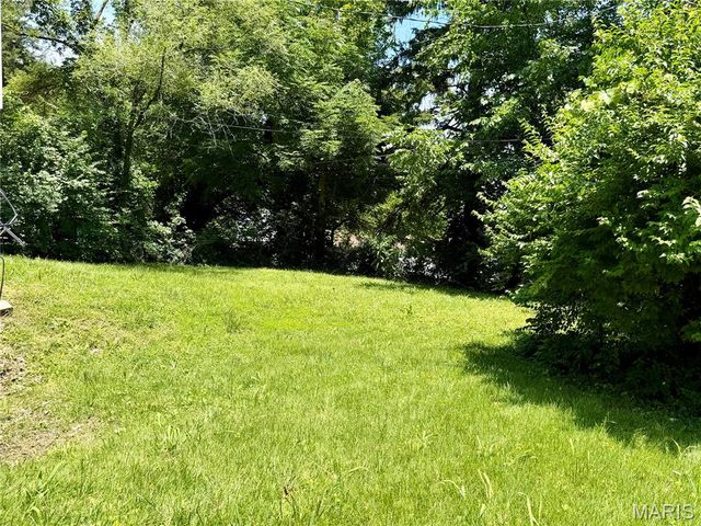 7121 Lamont Drive, Flordell Hills, MO 63136
