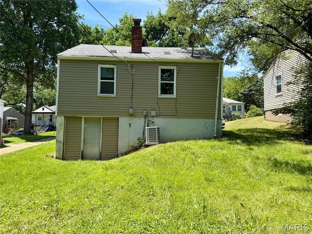 7121 Lamont Drive, Flordell Hills, MO 63136