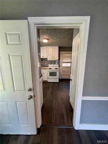 7121 Lamont Drive, Flordell Hills, MO 63136