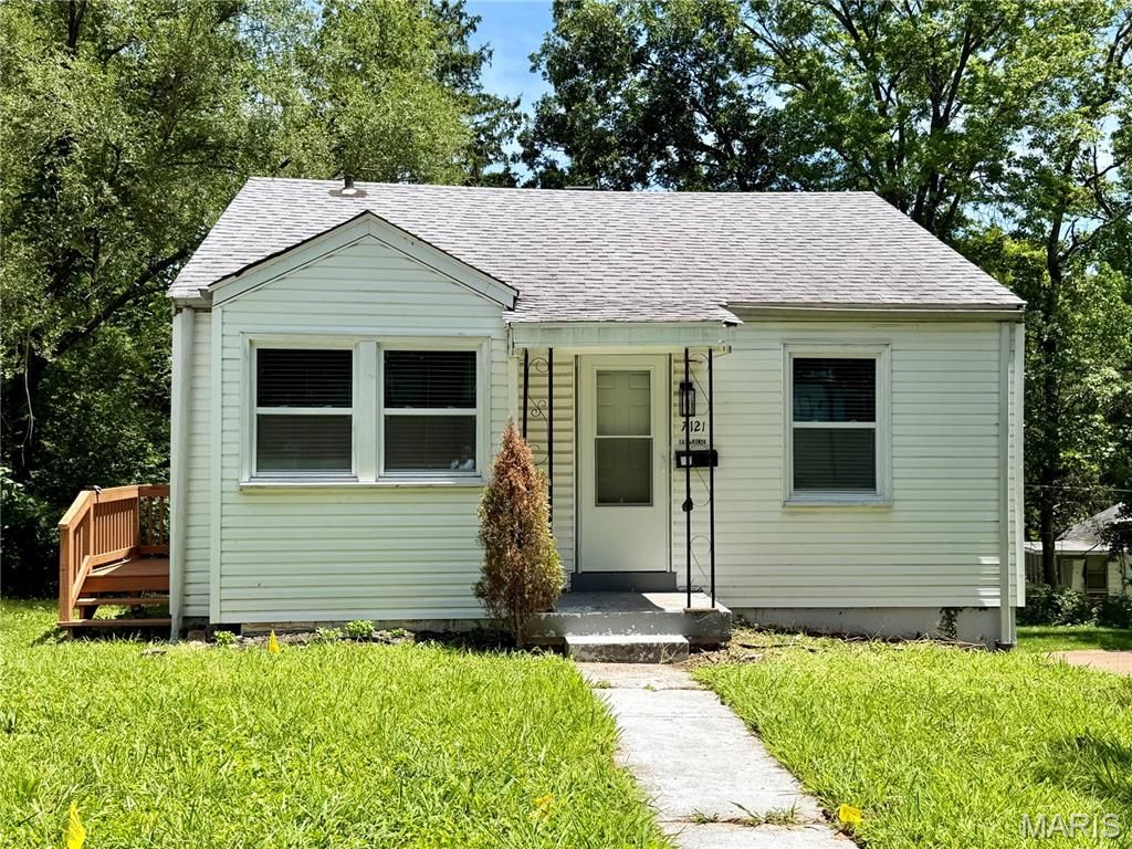 7121 Lamont Drive, Flordell Hills, MO 63136