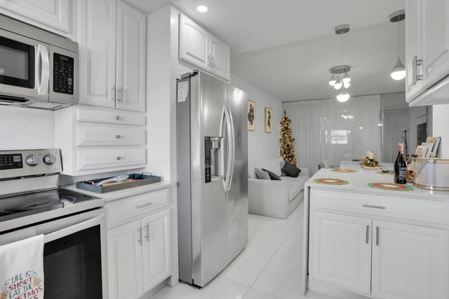 700 SE 6th Avenue 107, Deerfield Beach, FL 33441