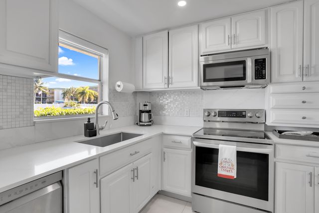 700 SE 6th Avenue 107, Deerfield Beach, FL 33441