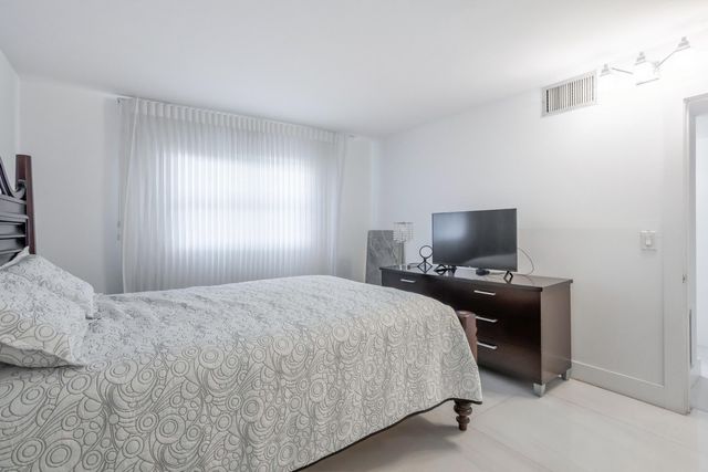 700 SE 6th Avenue 107, Deerfield Beach, FL 33441