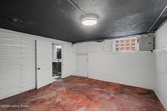 3 Eutropia Ct, Louisville, KY 40208