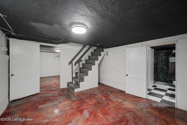 3 Eutropia Ct, Louisville, KY 40208