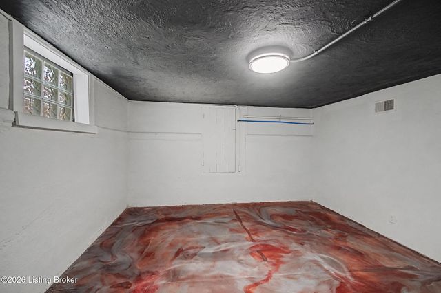 3 Eutropia Ct, Louisville, KY 40208