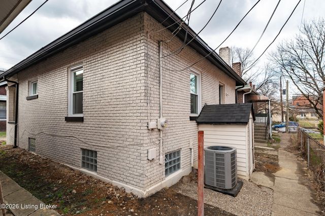 3 Eutropia Ct, Louisville, KY 40208