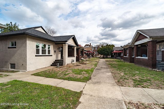 3 Eutropia Ct, Louisville, KY 40208