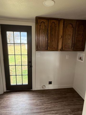 19327 Lawrence 1210, Aurora, MO 65605