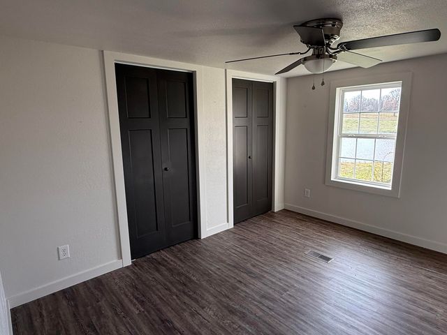 19327 Lawrence 1210, Aurora, MO 65605