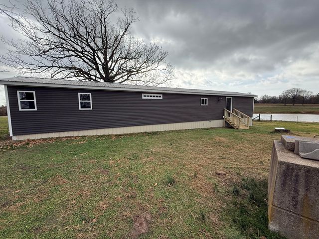 19327 Lawrence 1210, Aurora, MO 65605