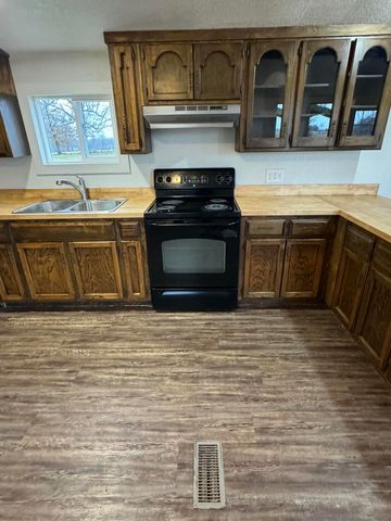 19327 Lawrence 1210, Aurora, MO 65605