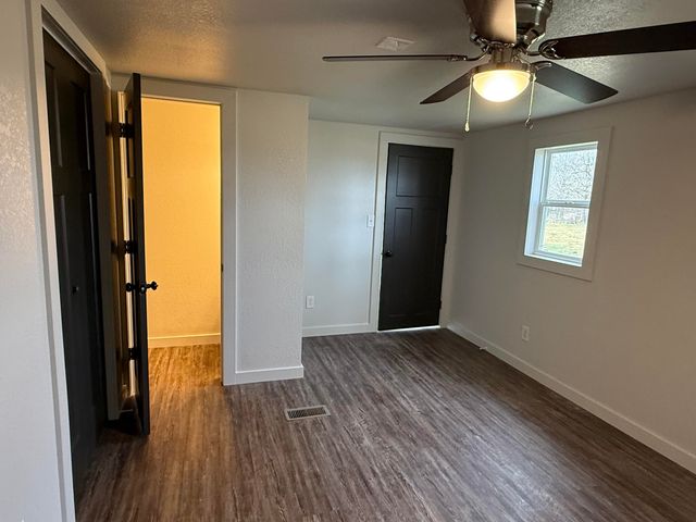 19327 Lawrence 1210, Aurora, MO 65605