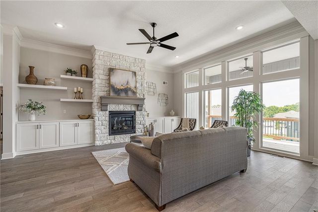 19499 W 114th Terrace, Olathe, KS 66061