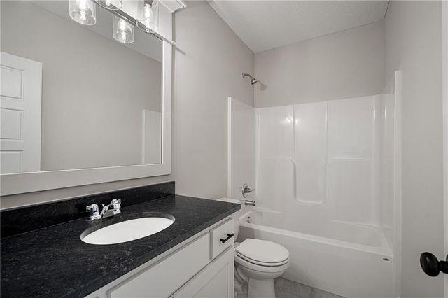 19499 W 114th Terrace, Olathe, KS 66061