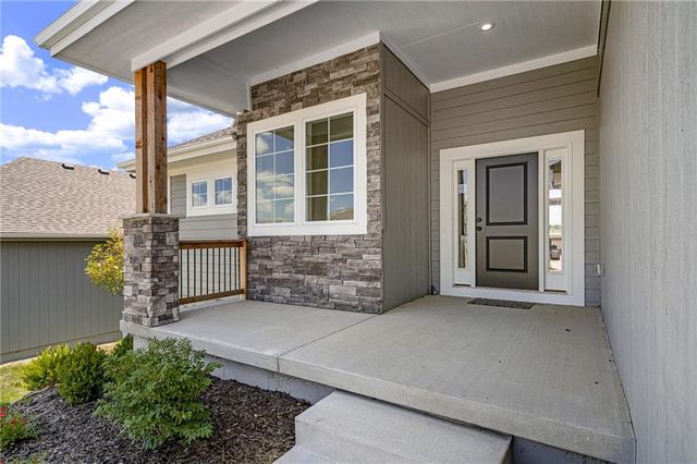 19499 W 114th Terrace, Olathe, KS 66061