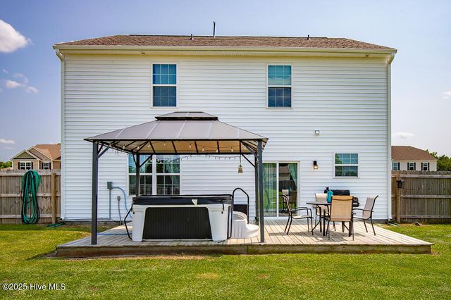 106 Featherstone Lane, New Bern, NC 28562