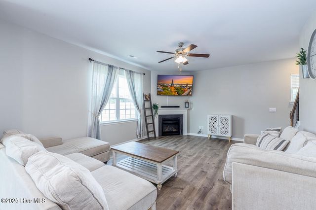 106 Featherstone Lane, New Bern, NC 28562