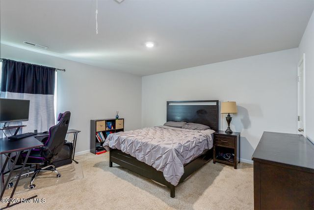 106 Featherstone Lane, New Bern, NC 28562