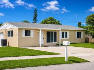 2124 SW 42nd Terrace, Fort Lauderdale, FL 33317