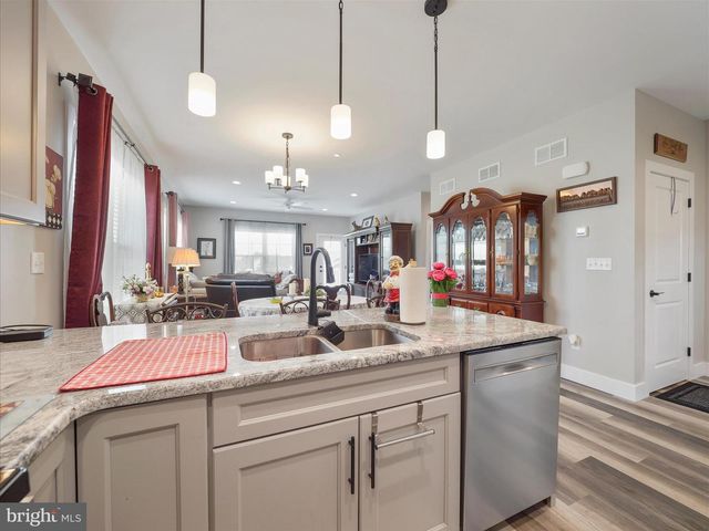537 SHOOK CT E, Greencastle, PA 17225