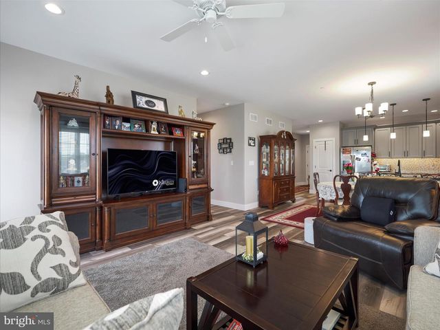 537 SHOOK CT E, Greencastle, PA 17225