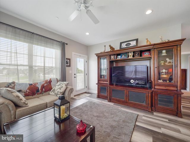 537 SHOOK CT E, Greencastle, PA 17225