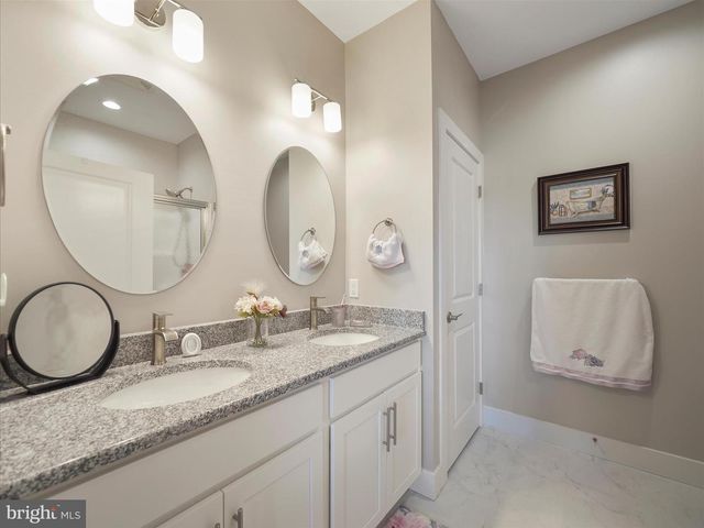 537 SHOOK CT E, Greencastle, PA 17225