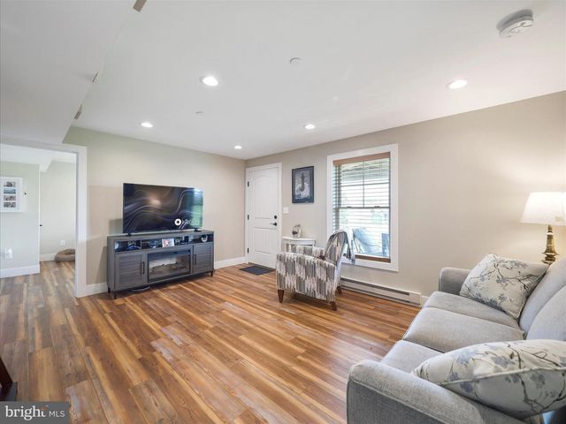 537 SHOOK CT E, Greencastle, PA 17225