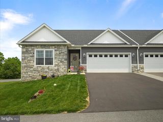 537 SHOOK CT E, Greencastle, PA 17225