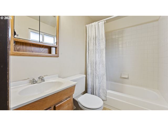 816 Ne 193RD Ave, Portland, OR 97230