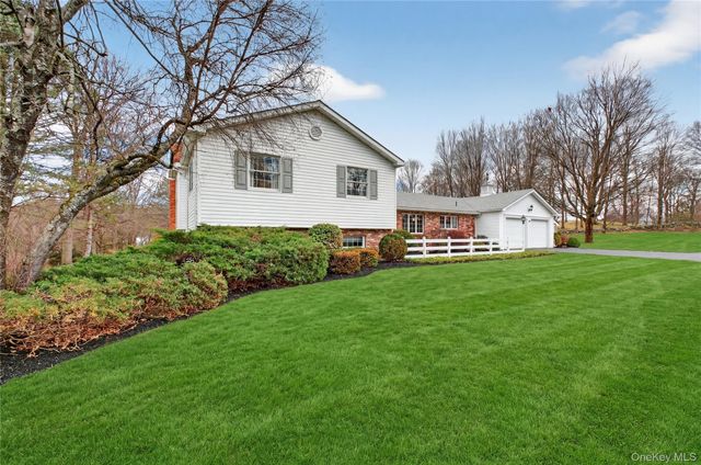 58 Dutchess Hill Road, Poughkeepsie, NY 12601