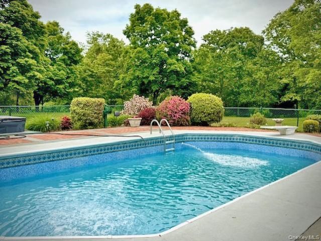 58 Dutchess Hill Road, Poughkeepsie, NY 12601