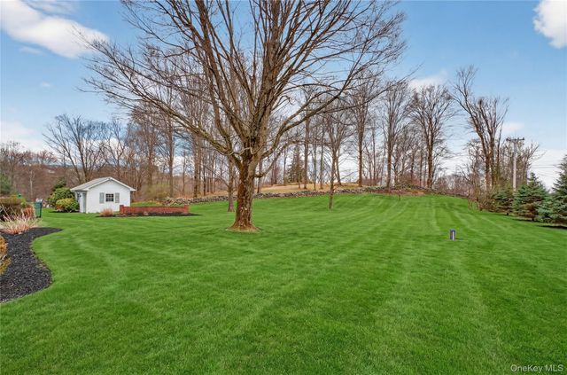 58 Dutchess Hill Road, Poughkeepsie, NY 12601