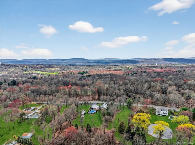 58 Dutchess Hill Road, Poughkeepsie, NY 12601