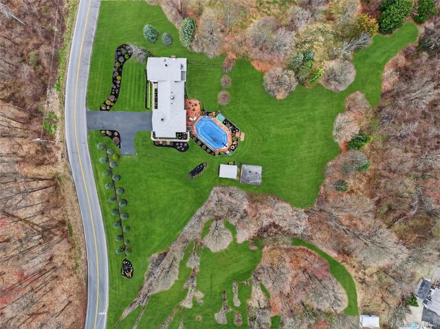 58 Dutchess Hill Road, Poughkeepsie, NY 12601