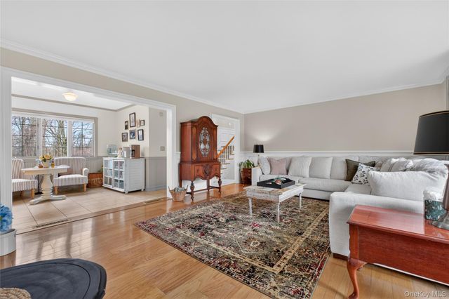 58 Dutchess Hill Road, Poughkeepsie, NY 12601