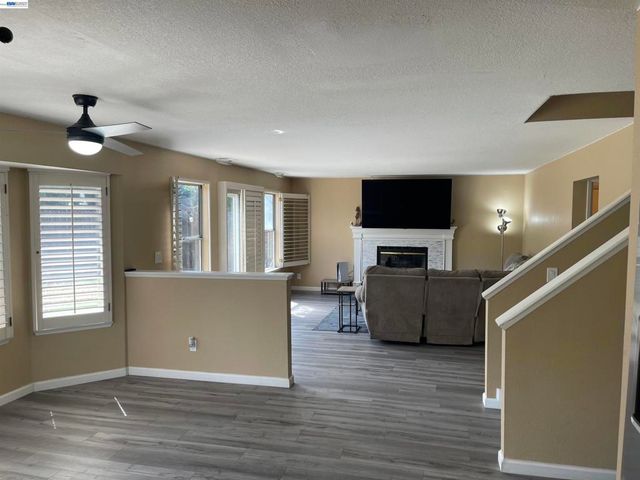 2180 Jenni Ln, Tracy, CA 95377