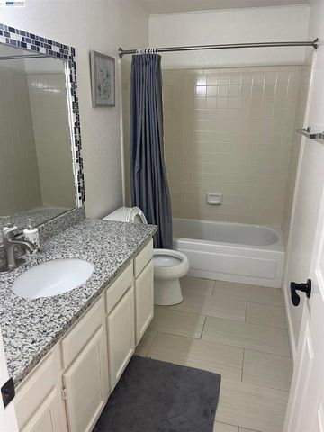 2180 Jenni Ln, Tracy, CA 95377