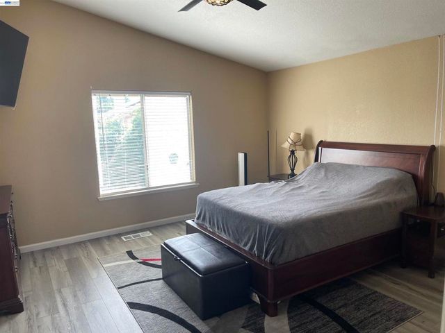 2180 Jenni Ln, Tracy, CA 95377