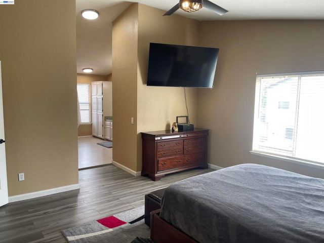 2180 Jenni Ln, Tracy, CA 95377