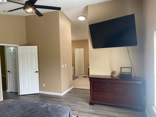 2180 Jenni Ln, Tracy, CA 95377