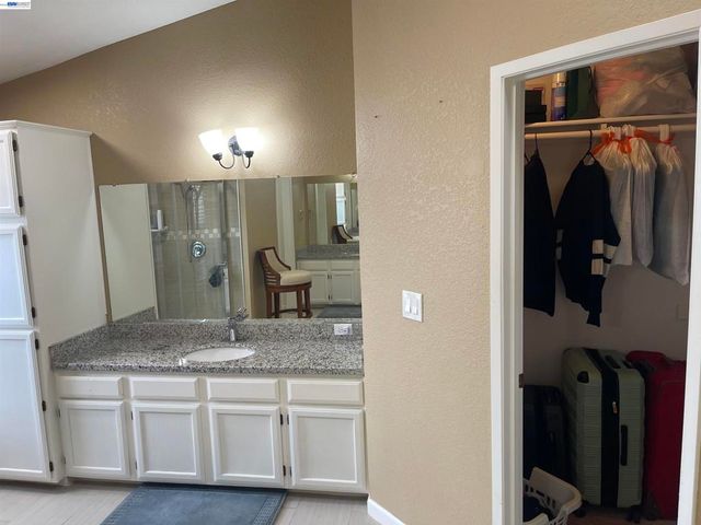 2180 Jenni Ln, Tracy, CA 95377