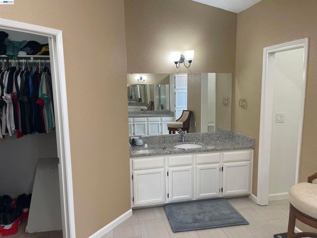 2180 Jenni Ln, Tracy, CA 95377