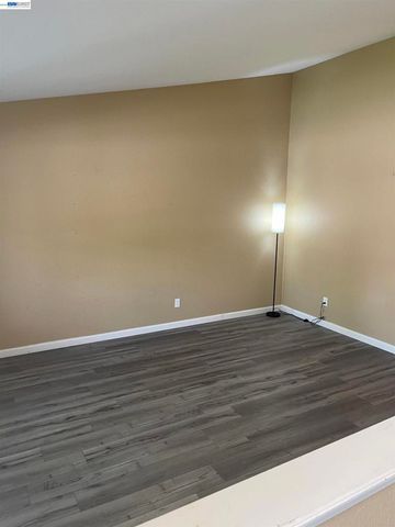 2180 Jenni Ln, Tracy, CA 95377