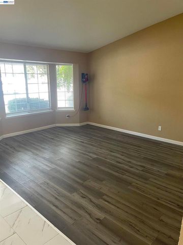 2180 Jenni Ln, Tracy, CA 95377