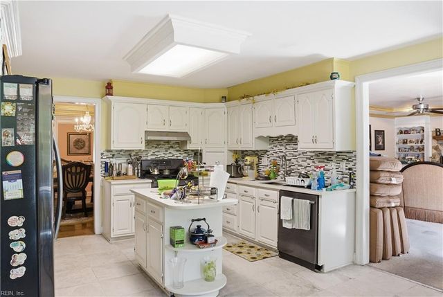 302 Honey Locust WAY, Chesapeake, VA 23320